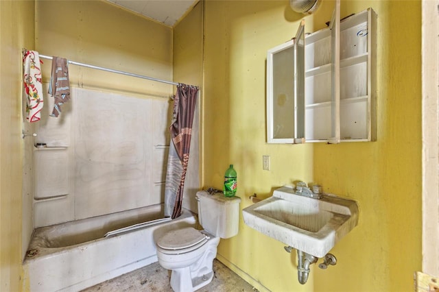 full bathroom featuring sink, toilet, and shower / bathtub combination with curtain