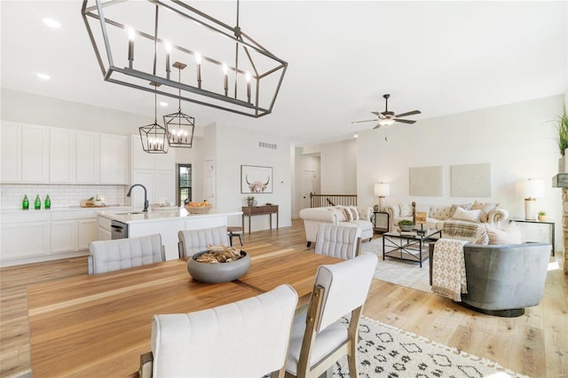 dining area with sink, ceiling fan, and light hardwood / wood-style flooring