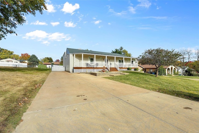 view of front of home featuring a front yard and covered porch