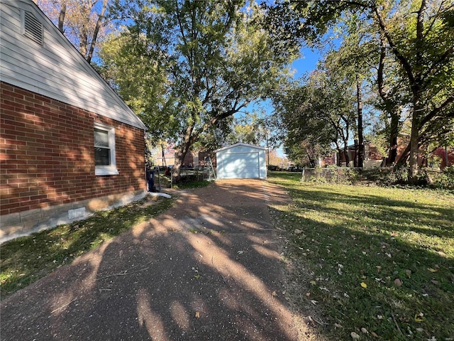 view of yard with an outbuilding and a garage