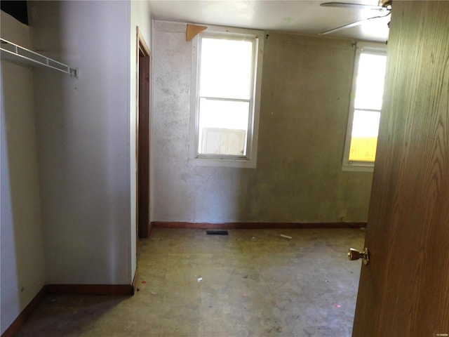 empty room with ceiling fan