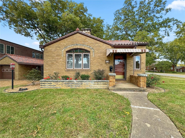 view of front of house featuring a front lawn