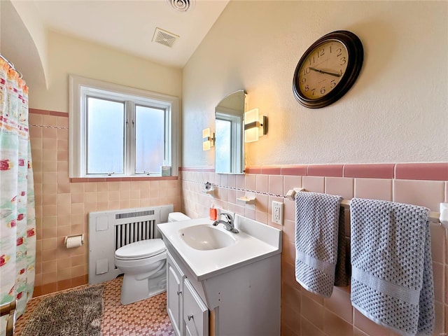 bathroom featuring tile walls, vanity, a shower with shower curtain, and toilet