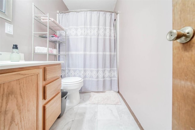 bathroom with vanity, lofted ceiling, a shower with shower curtain, and toilet