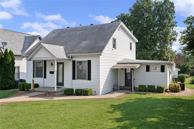 view of front of house with a front yard