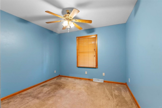 carpeted empty room featuring ceiling fan