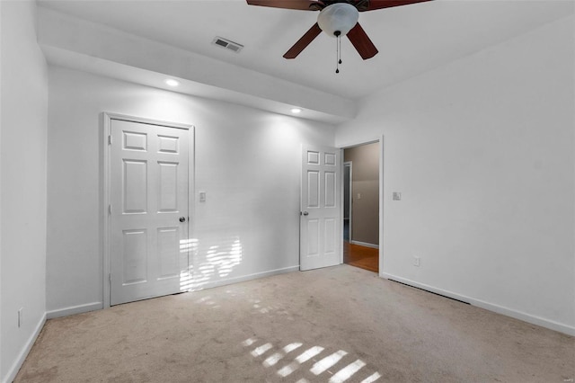 carpeted spare room featuring ceiling fan