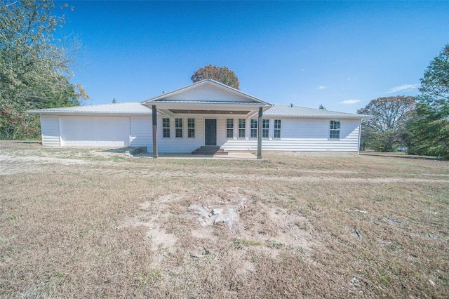 view of front of home featuring covered porch and a front yard