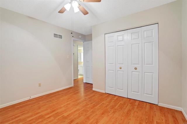 unfurnished bedroom featuring ceiling fan, light hardwood / wood-style flooring, and a textured ceiling