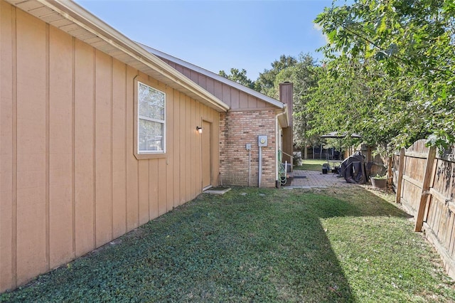 view of yard featuring a patio