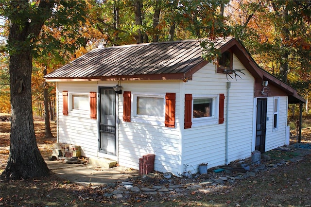 view of outbuilding