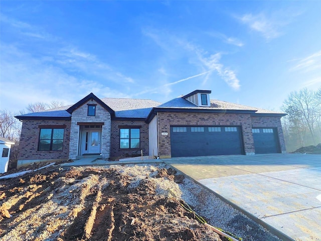 view of front of property featuring a garage