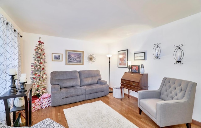 living room featuring light wood-style flooring and baseboards