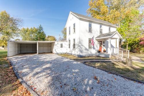 view of front facade featuring a carport