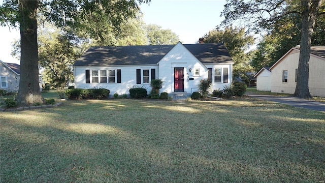 view of front of house with a front lawn