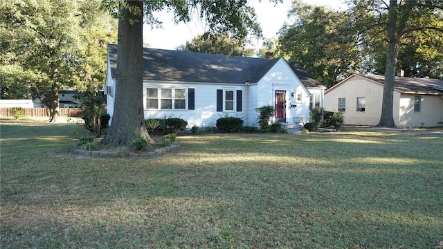 view of front facade with a front lawn