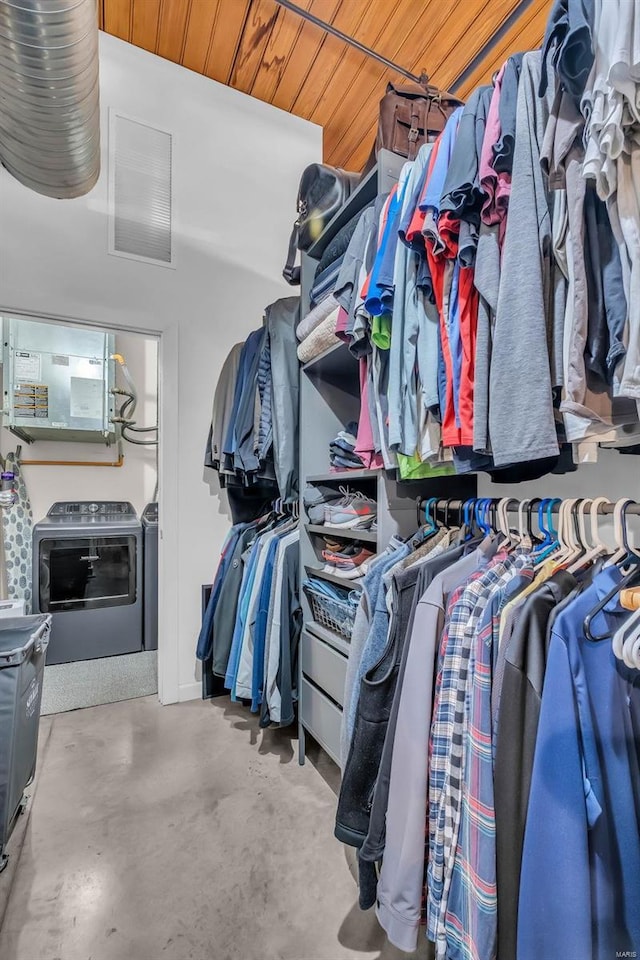 walk in closet featuring washing machine and dryer