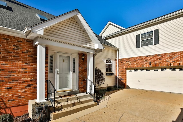 view of front facade with a garage