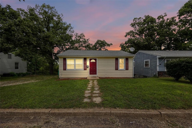 view of front of home featuring a lawn