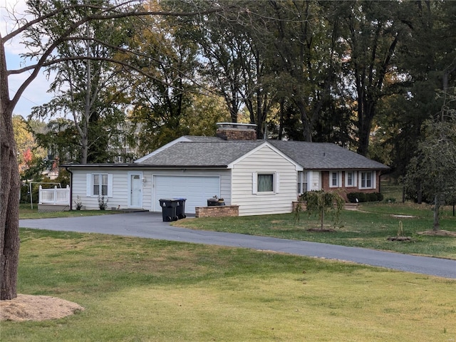 view of front of home featuring a front yard and a garage