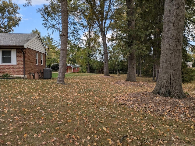 view of yard with cooling unit