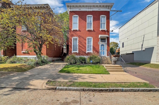 view of italianate-style house