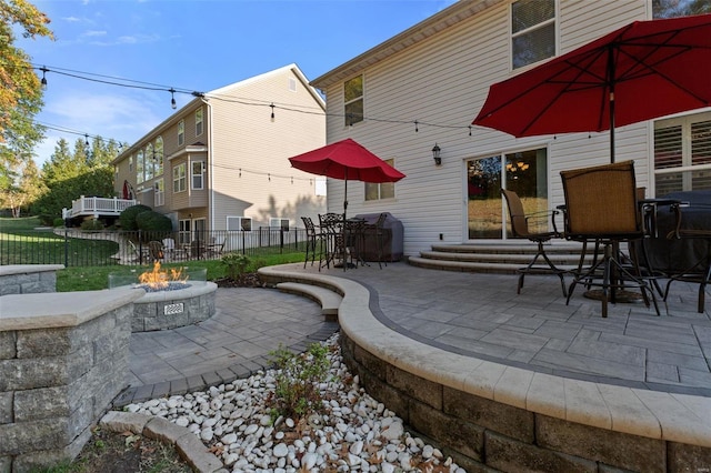 view of patio featuring a fire pit