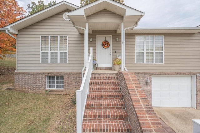 view of front facade featuring a garage