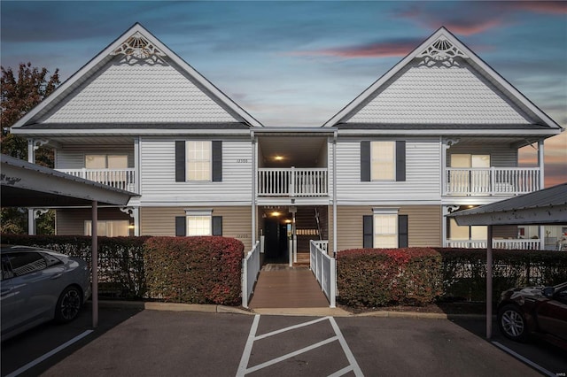 view of front of property featuring a balcony