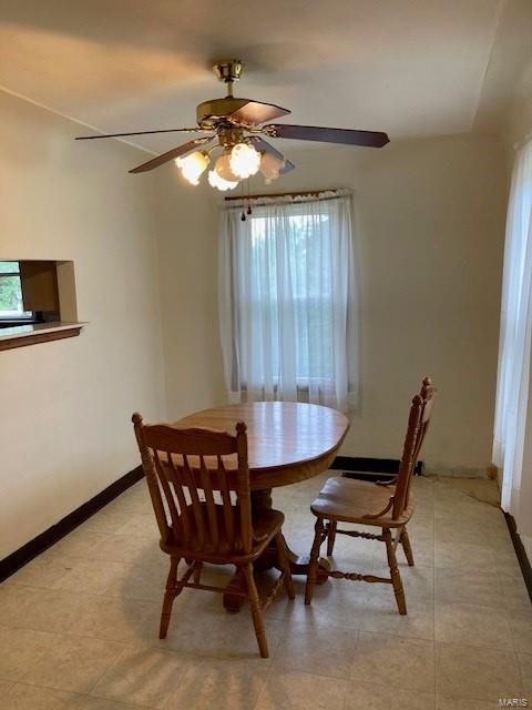 dining room with ceiling fan