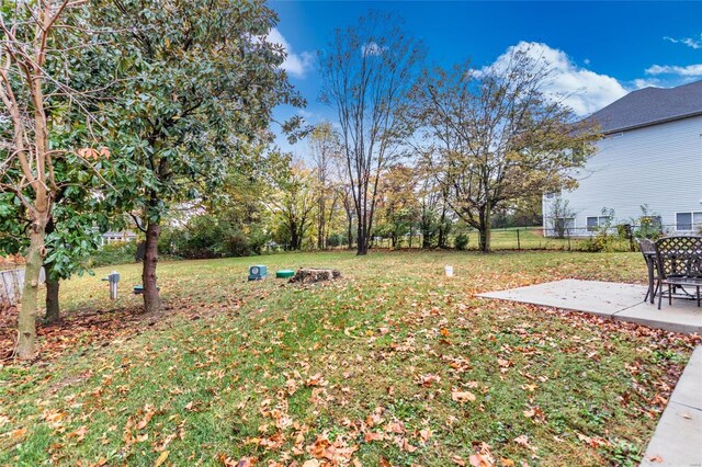 view of yard with a patio