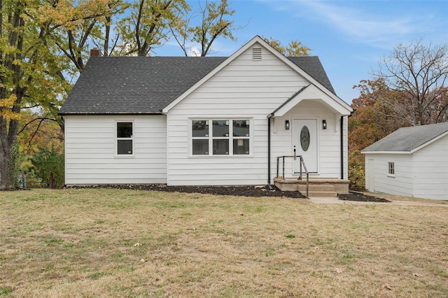 view of front of home featuring a front yard