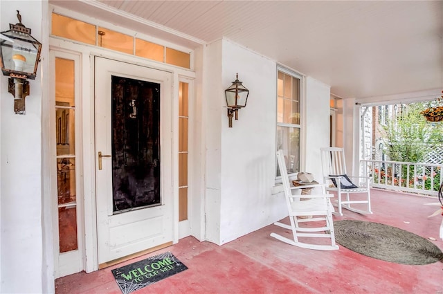 property entrance featuring covered porch