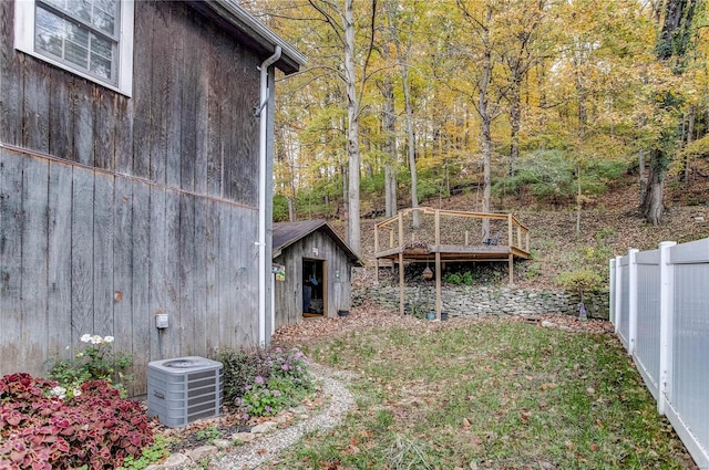 view of yard with a shed and central AC unit