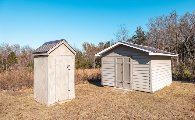 view of outdoor structure featuring a lawn