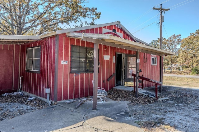 view of outbuilding