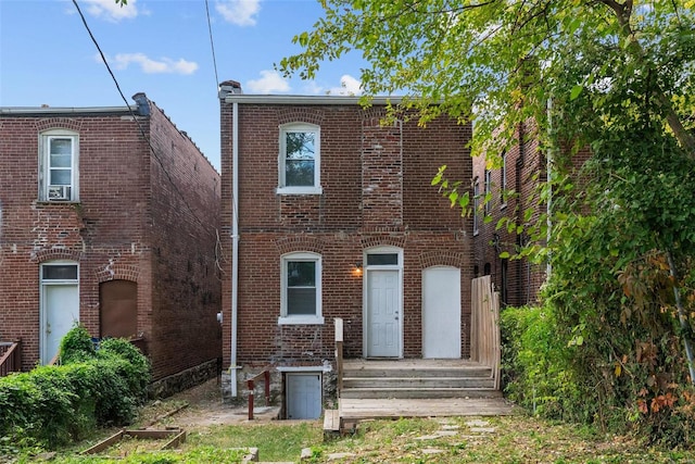 view of front facade featuring brick siding