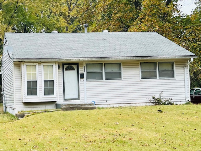 view of front facade featuring a front yard