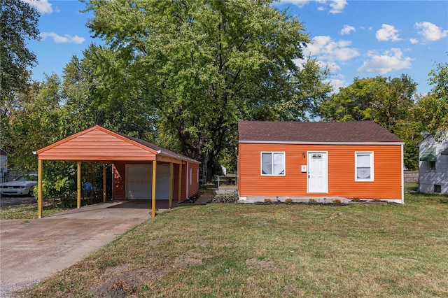 view of front of home featuring a carport, a front yard, and a garage