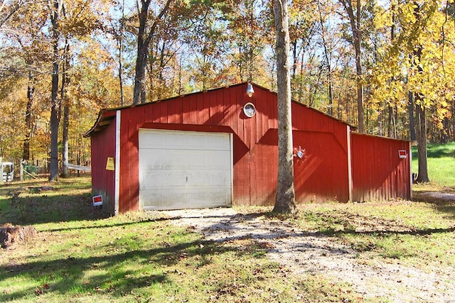 garage featuring a lawn