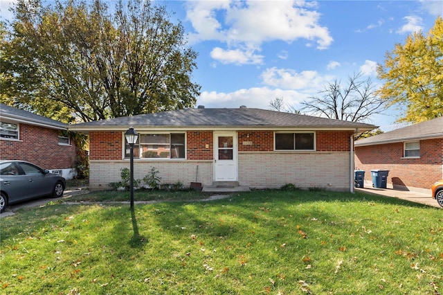 ranch-style house featuring a front yard