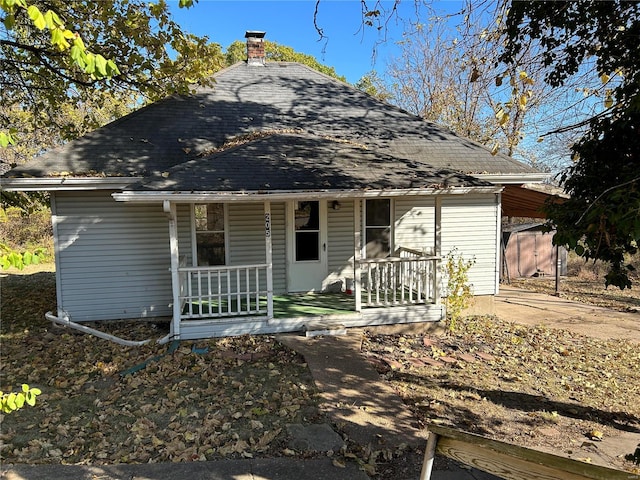 view of front of property featuring covered porch