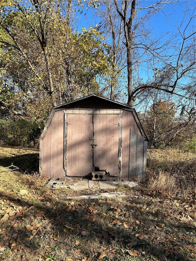 view of outbuilding