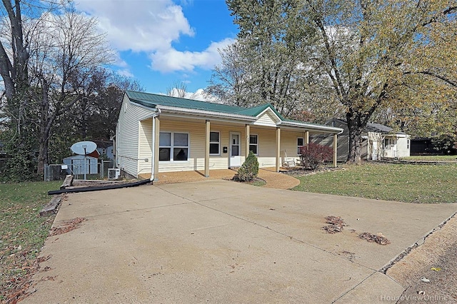 view of front of home featuring a porch, central AC, and a front yard