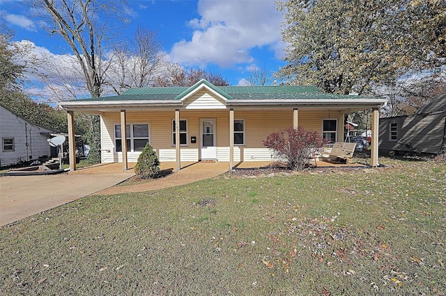 view of front of house with a porch and a front lawn