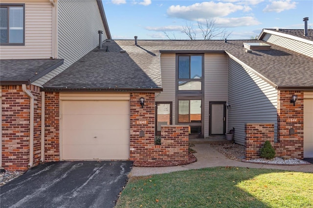 view of front of house featuring a front yard and a garage