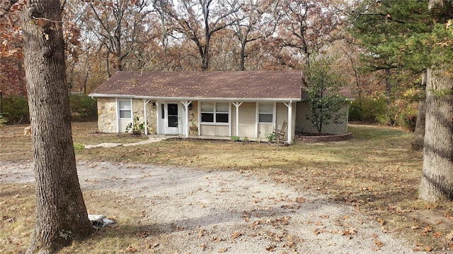 ranch-style house with covered porch