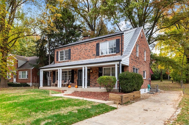 view of front facade with a front yard and a porch