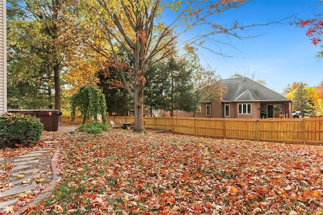 view of yard featuring a jacuzzi