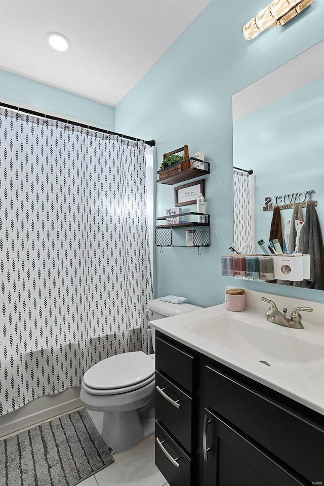 full bathroom featuring vanity, toilet, and shower / tub combo with curtain